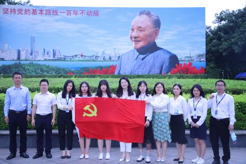 星光娱乐党支部致敬建党100周年，重温入党誓词