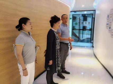 赣江南昌经开区领导受邀访问星光娱乐加速器，为优质项目落地南昌创造新机遇