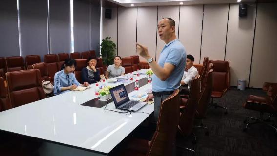 赣江南昌经开区领导受邀访问星光娱乐加速器，为优质项目落地南昌创造新机遇